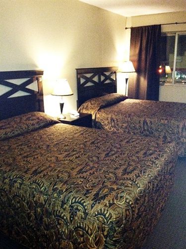 לאראמי Travel Inn מראה חיצוני תמונה
