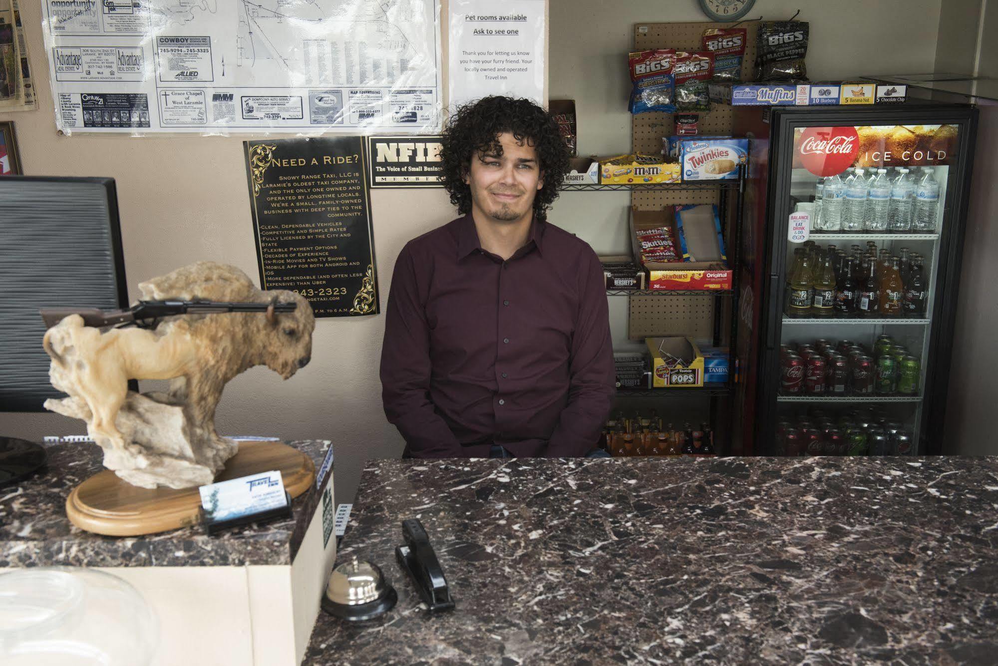לאראמי Travel Inn מראה חיצוני תמונה